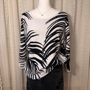 MAX STUDIO Black White Zebra Print Long Sleeve Knit Sweater‎ Top Women's
